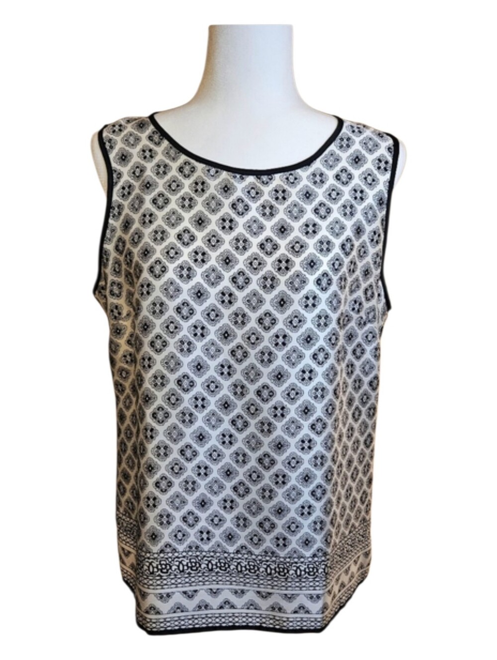 TALBOTS Black & White Geometric Medallion Sleeveless Shell Blouse Size M